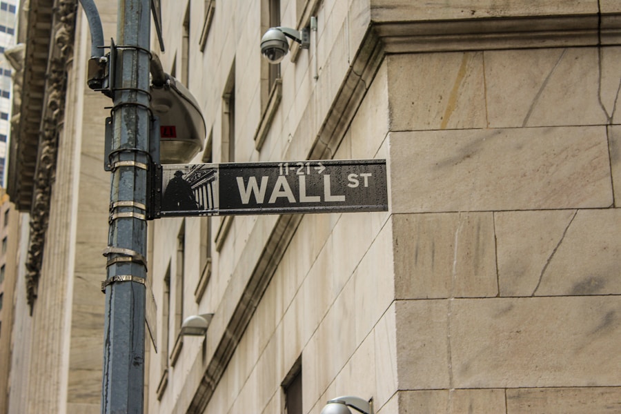 Photo "Smart Beta ETFs: The Gray Zone Between Passive and Active Investing"